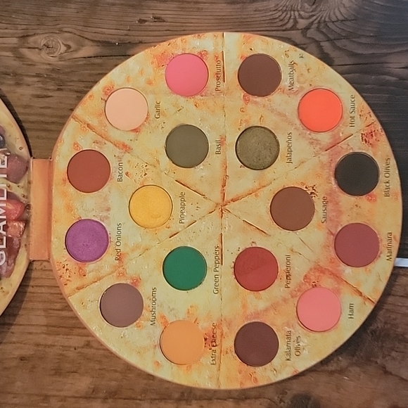 Glamlite Pizza eyeshadow palette - Picture 3 of 3